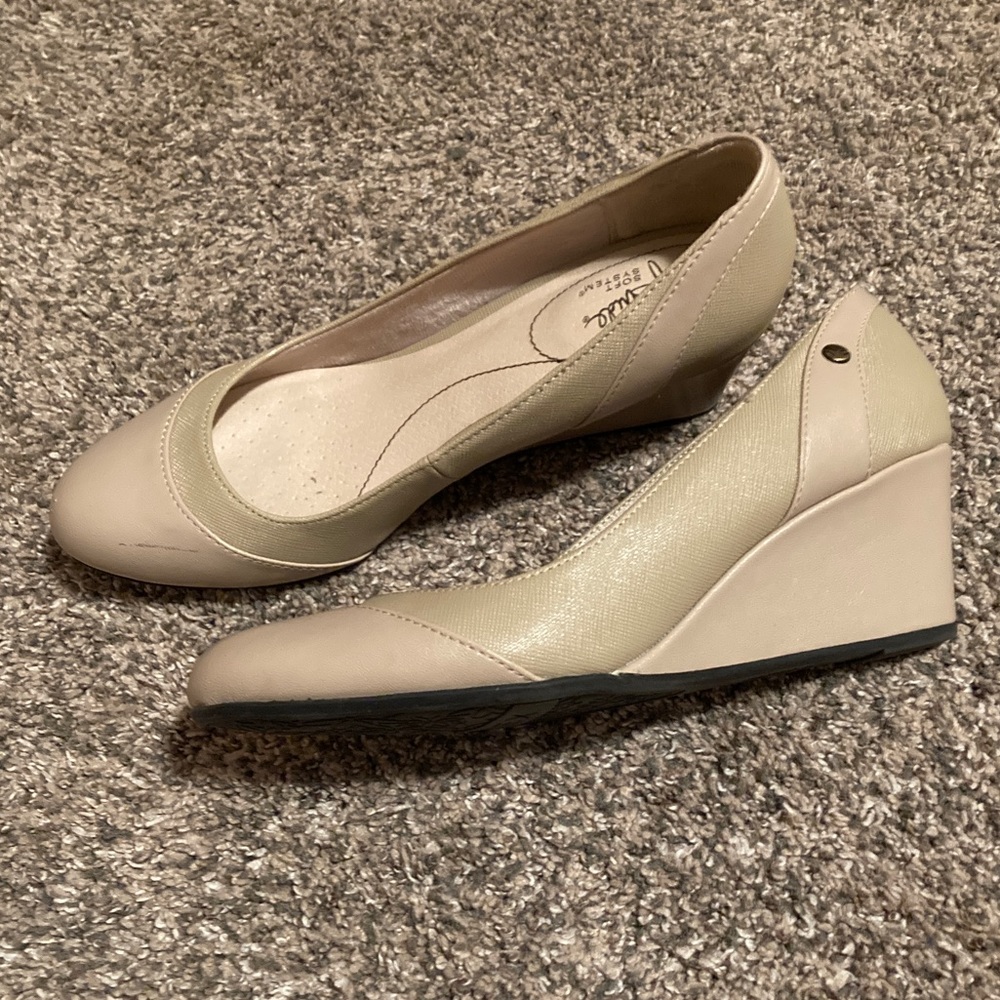 Life Stride wedge pumps